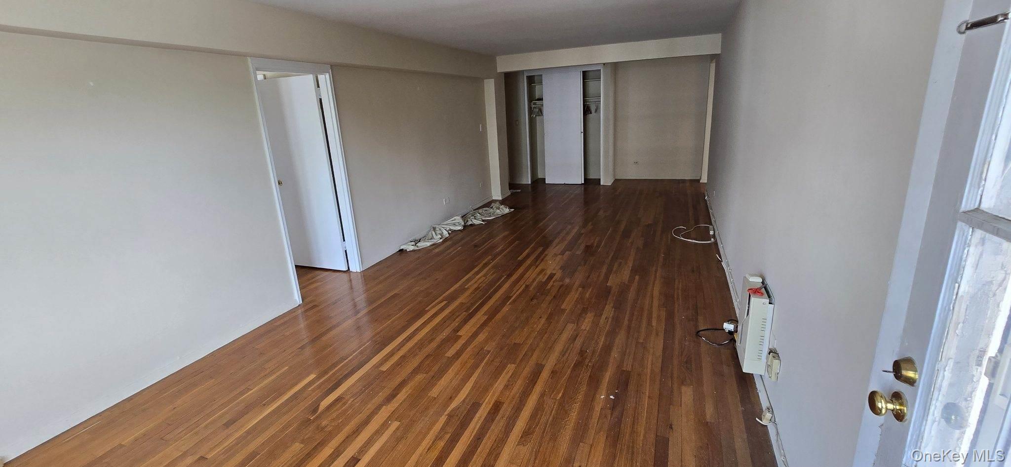 #6 photo, 24120 Northern Boulevard, Douglaston , NY 11362