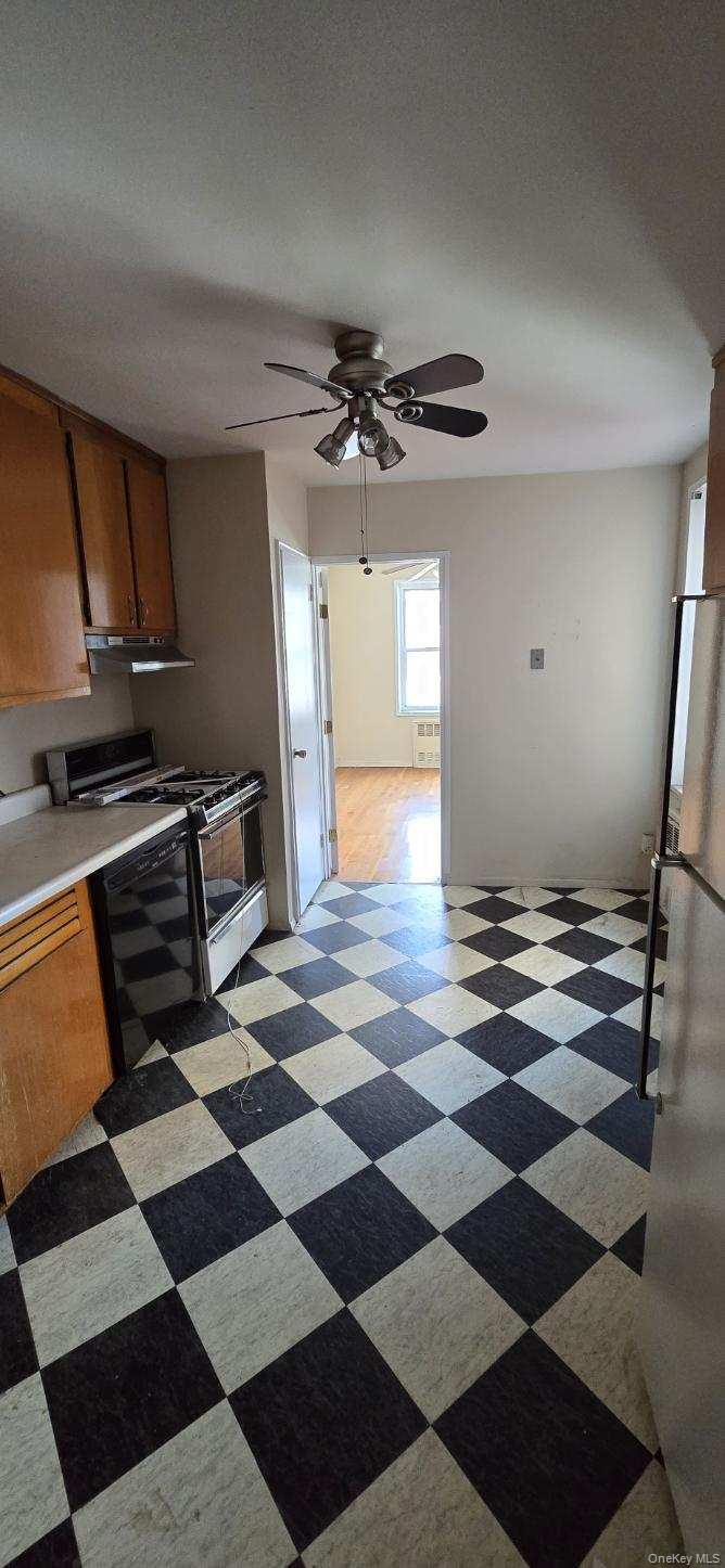 #8 photo, 24120 Northern Boulevard, Douglaston , NY 11362