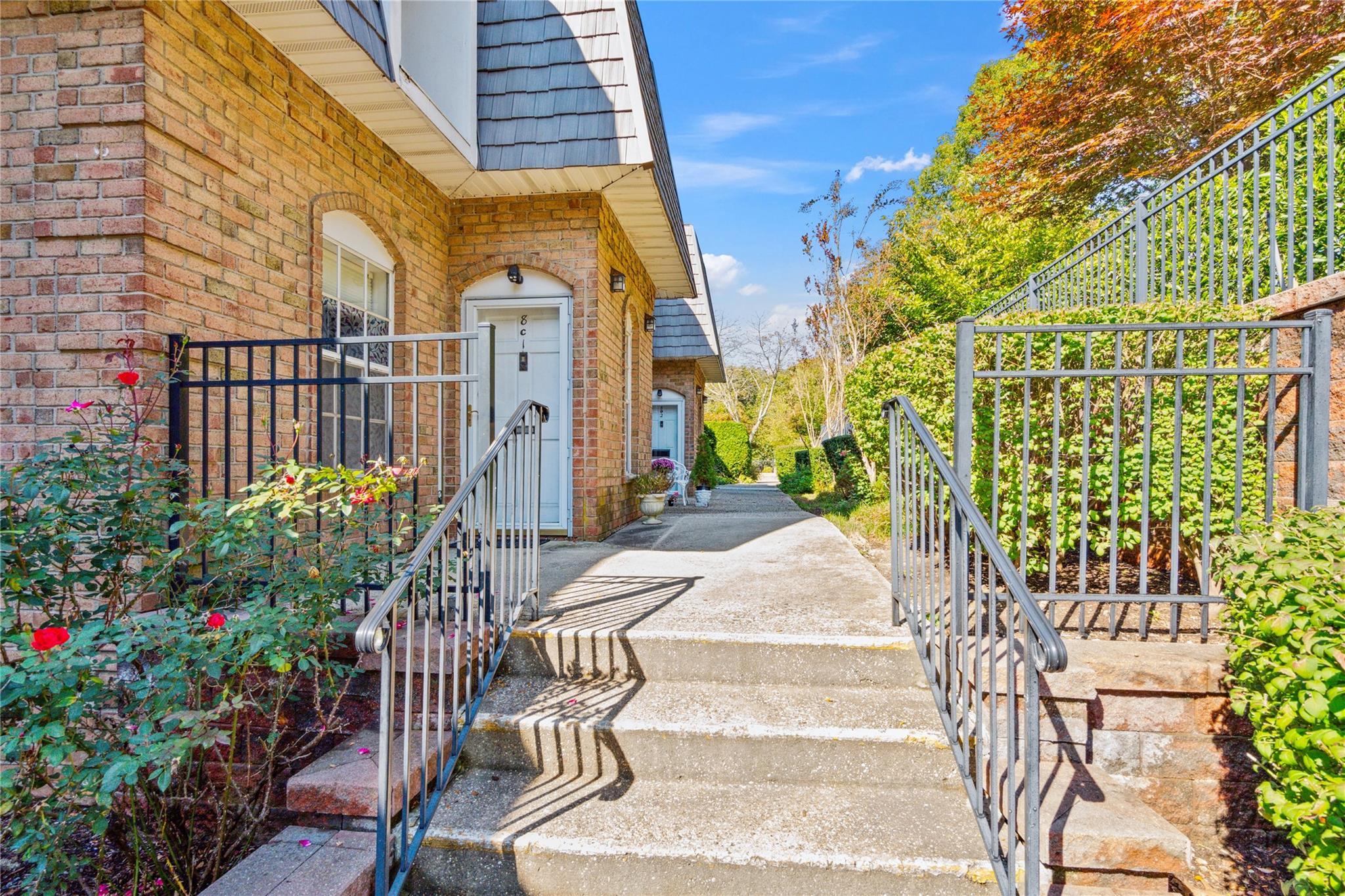#1 photo, 655 Middle Country Road, 東長島 科勒姆 Coram , NY 11727