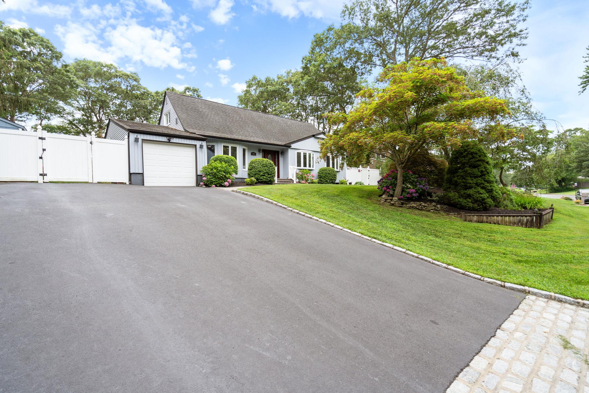 #1 photo, 10 Orchid Drive, 東長島 Port Jefferson Station , NY 11776