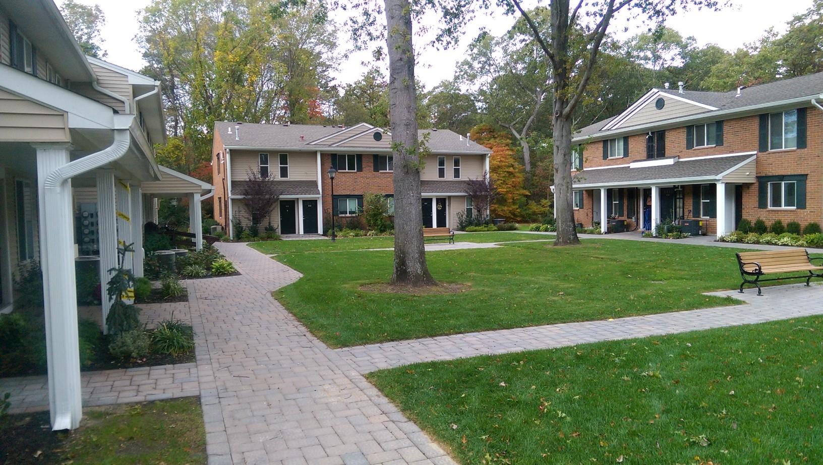 #1 photo, 45 Country Club Drive, 東長島 科勒姆 Coram , NY 11727