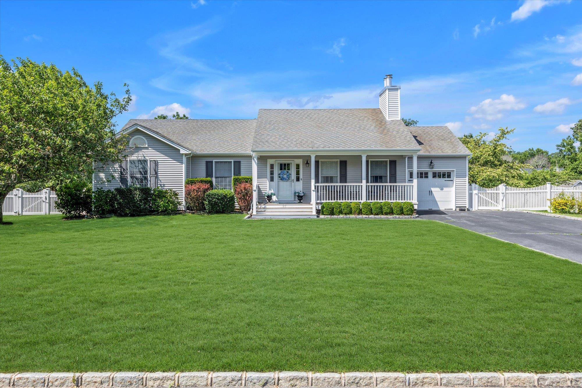 #1 photo, 97 Vineyard Way, 東長島 Aquebogue , NY 11931