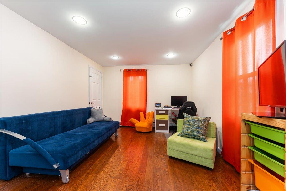 #11 photo, 1434 Noel Avenue, Hewlett , NY 11557