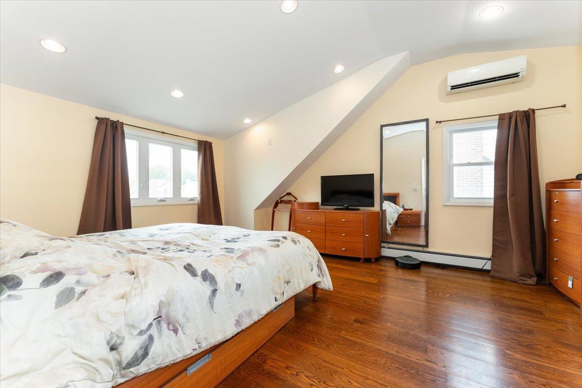 #13 photo, 1434 Noel Avenue, Hewlett , NY 11557