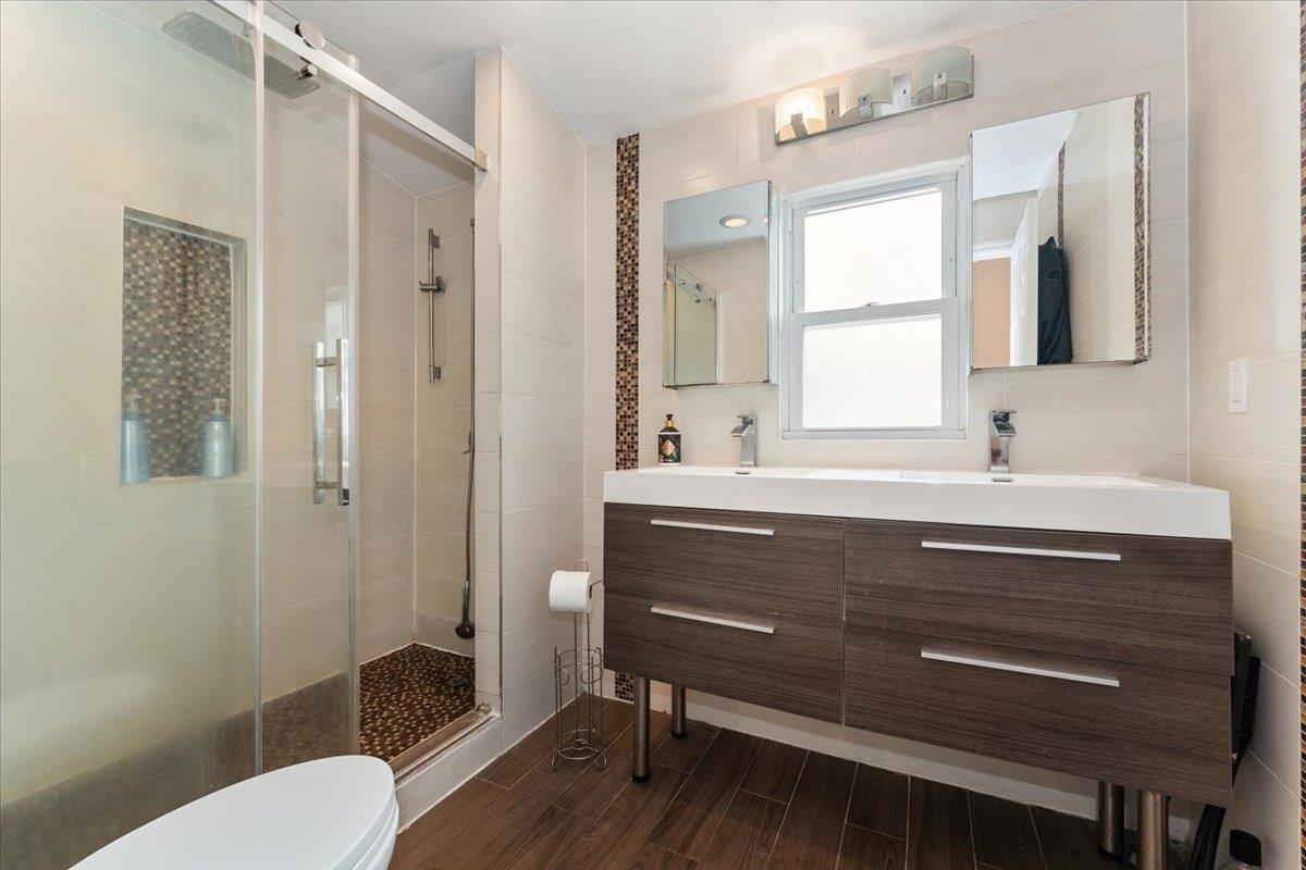 #16 photo, 1434 Noel Avenue, Hewlett , NY 11557