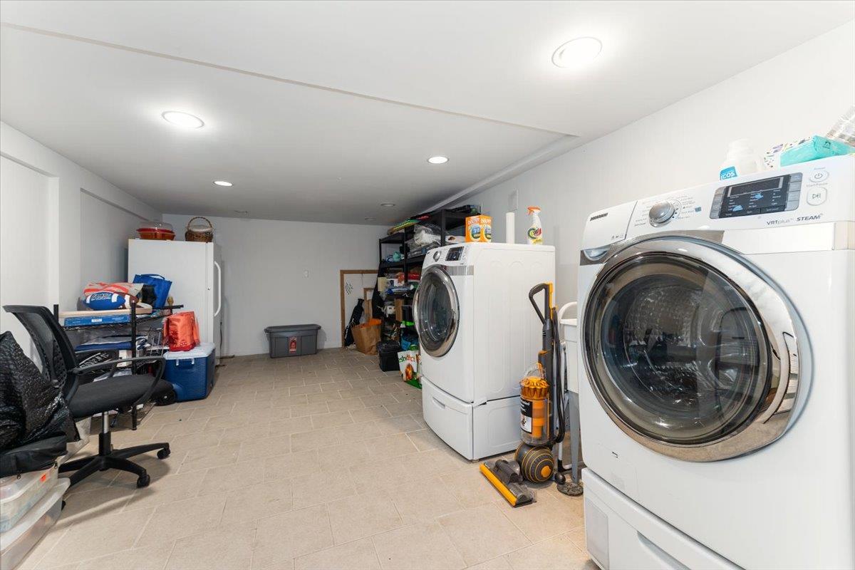 #18 photo, 1434 Noel Avenue, Hewlett , NY 11557