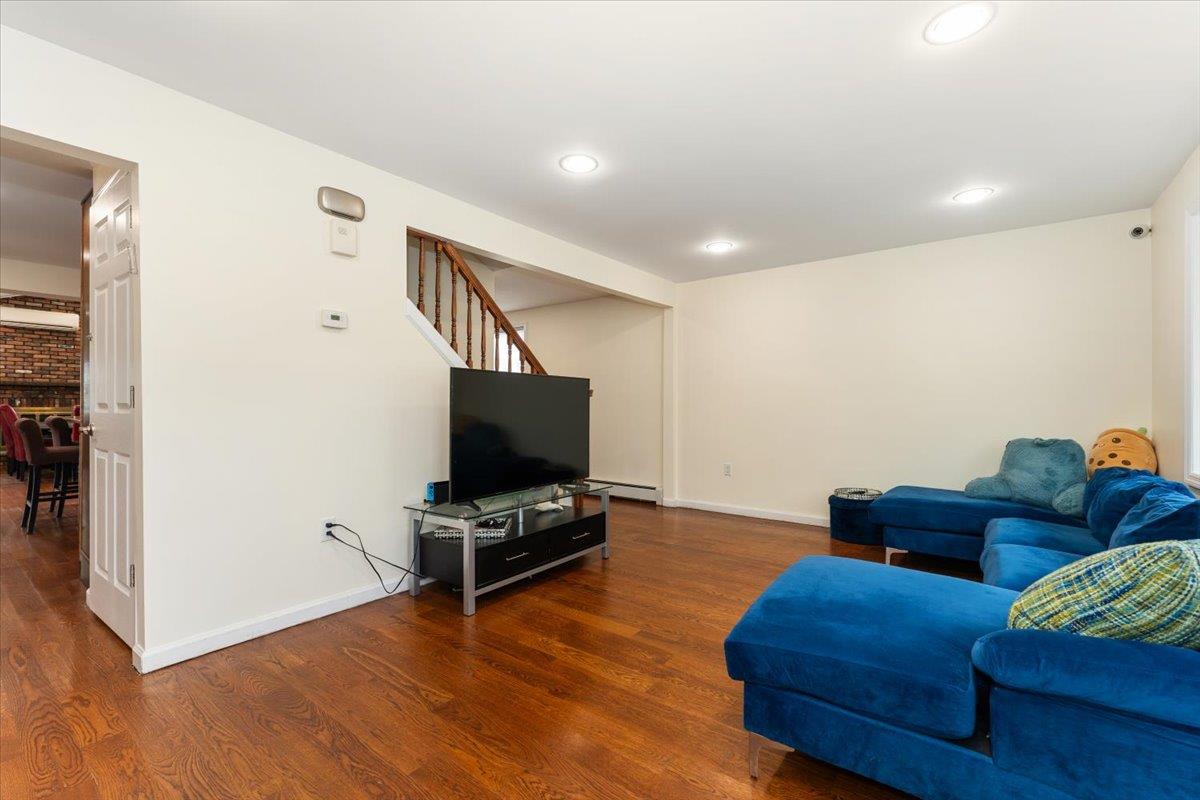 #4 photo, 1434 Noel Avenue, Hewlett , NY 11557