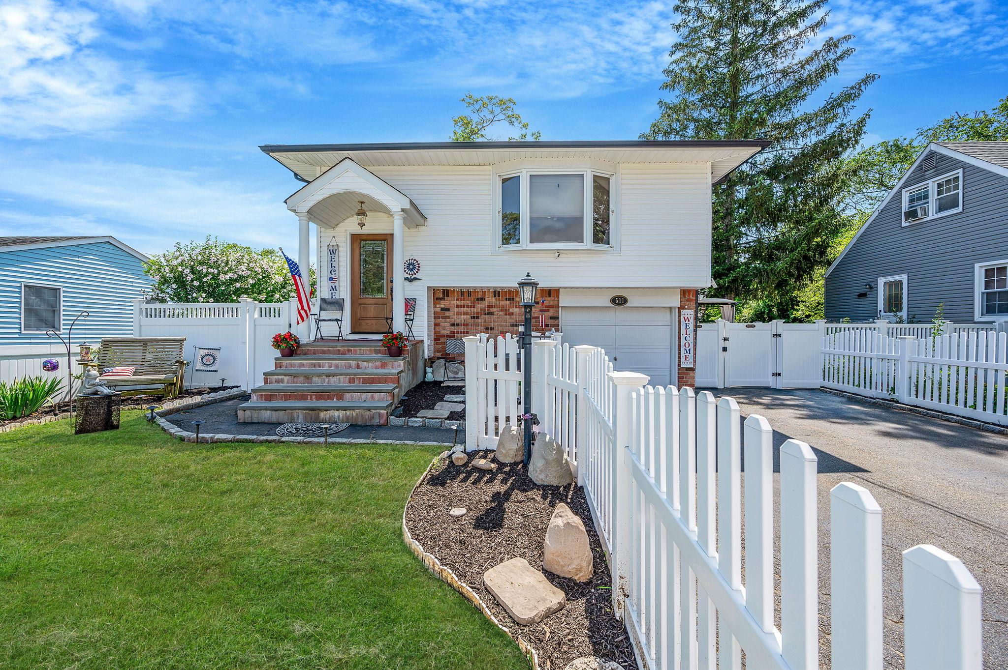 #1 photo, 511 N Delaware Avenue, 東長島 Lindenhurst , NY 11757