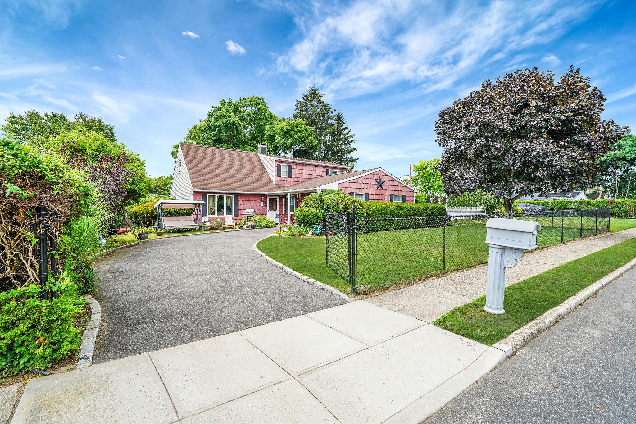 #1 photo, 38 Charter Road, 東長島 Selden , NY 11784