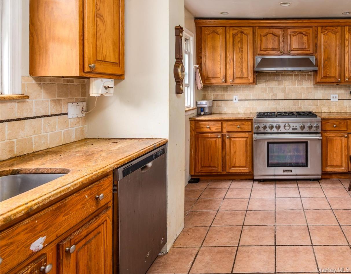 #10 photo, 118 Carver Terrace, Yonkers , NY 10710