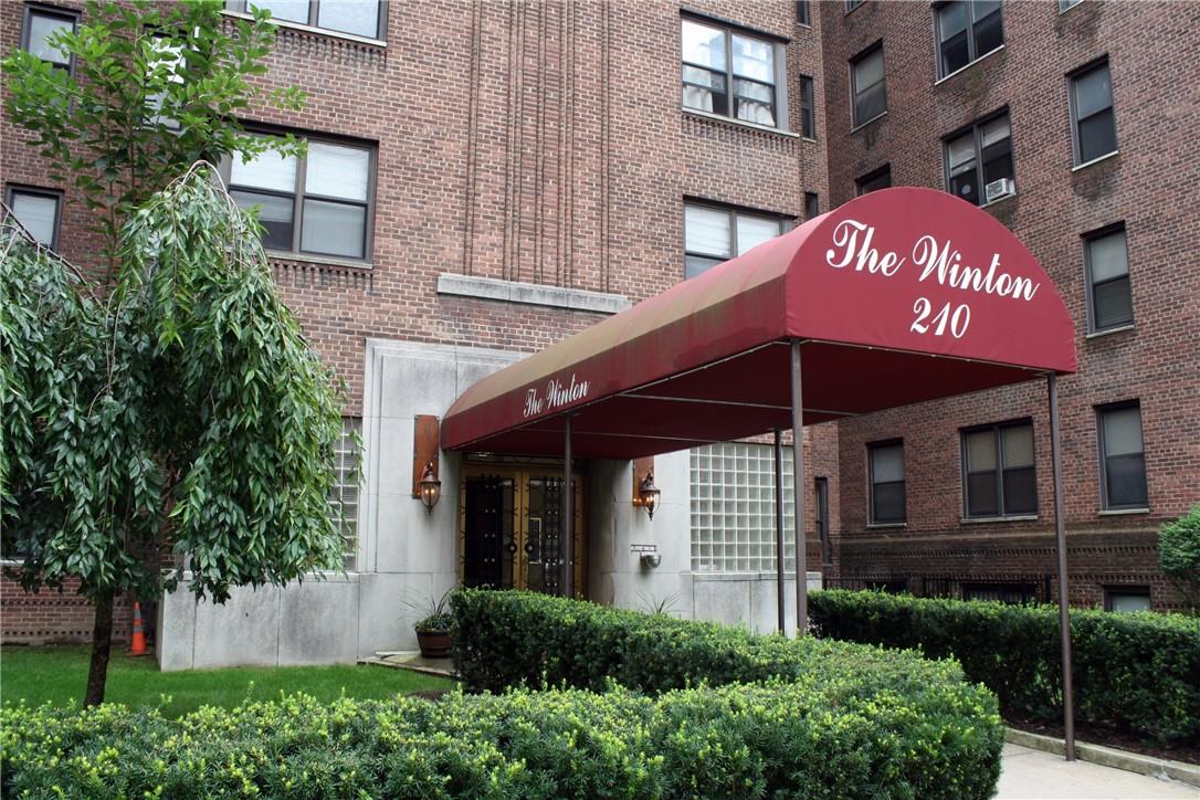 #1 photo, 210 Martine Avenue, White Plains , NY 10601