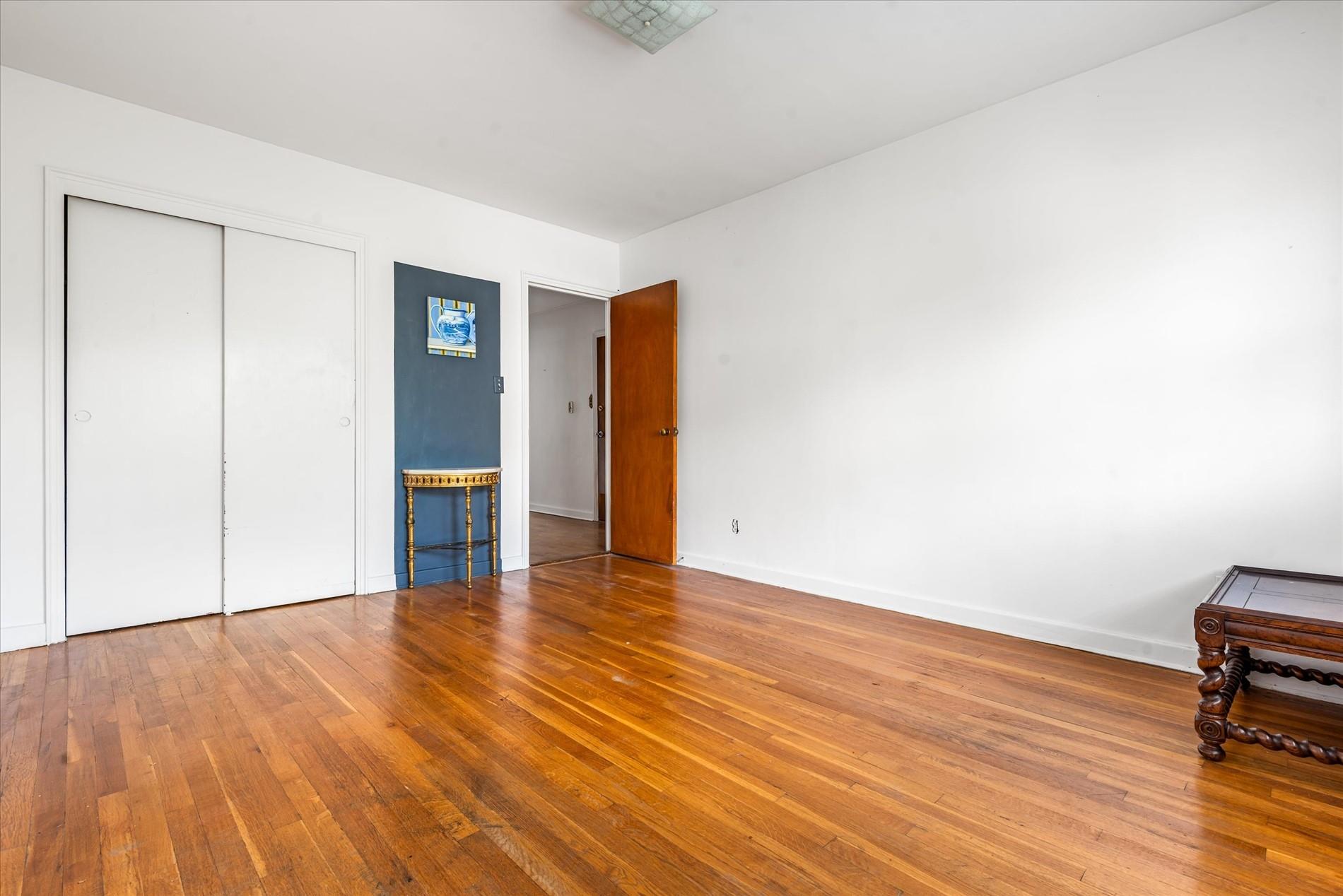 #13 photo, 5974 Fresh Pond Road, クイーンズ区 Maspeth , NY 11378