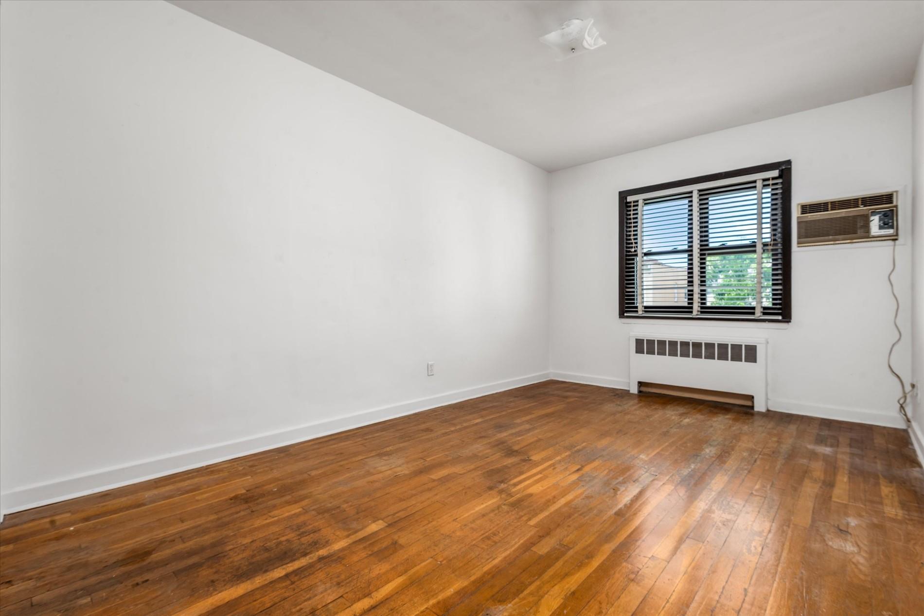 #14 photo, 5974 Fresh Pond Road, クイーンズ区 Maspeth , NY 11378