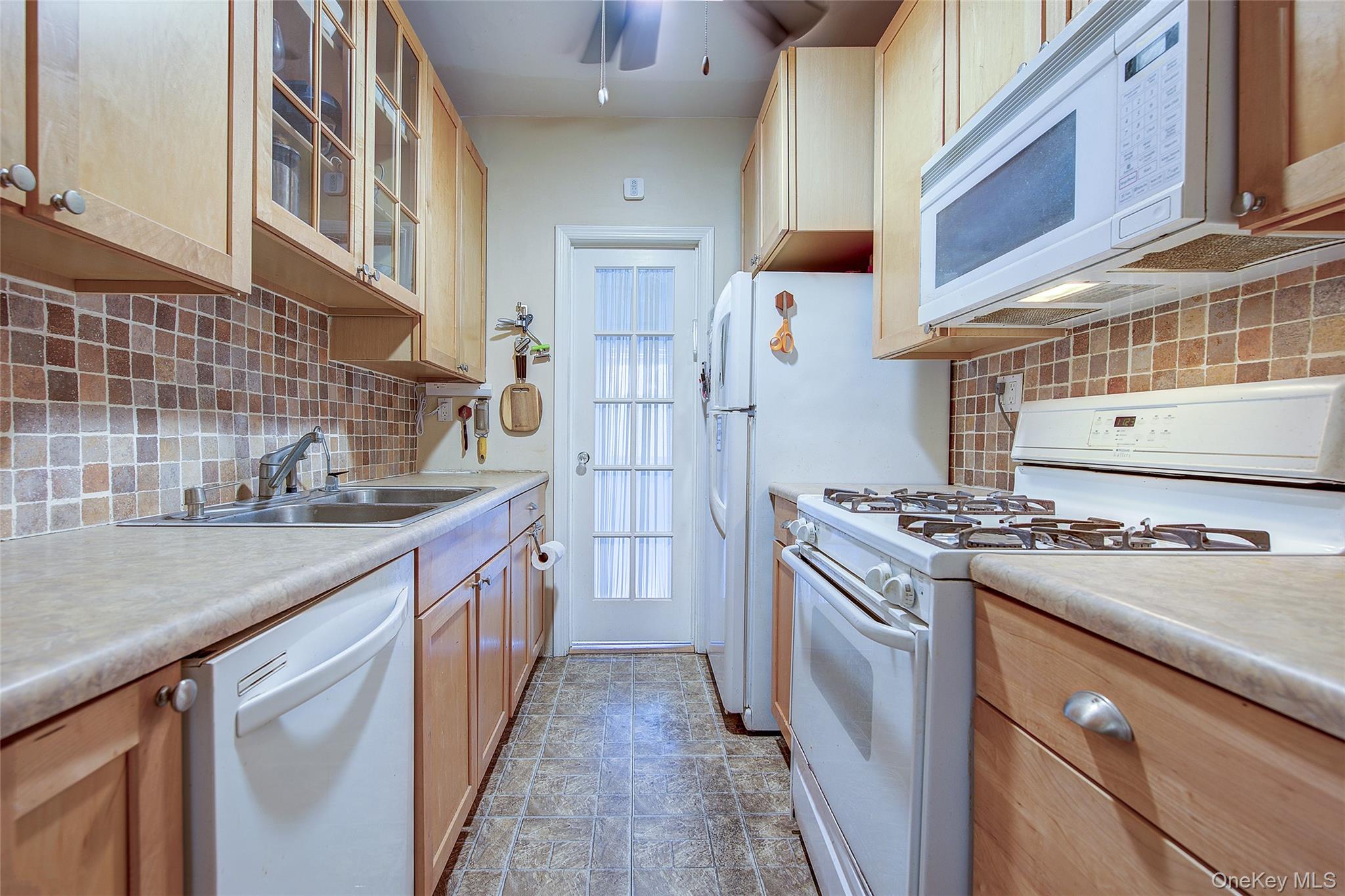 #18 photo, 118-11 84th Avenue, クイーンズ区 Kew Gardens , NY 11415