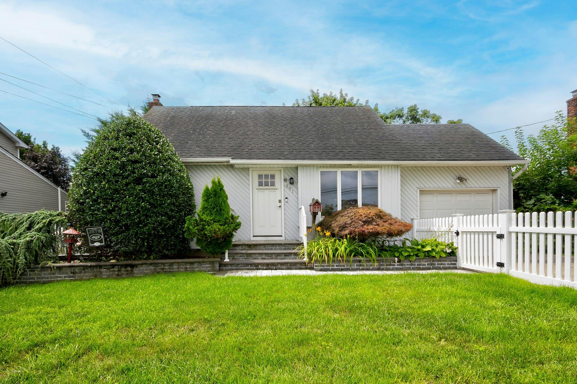 #1 photo, 391 31st Street, 東長島 Lindenhurst , NY 11757