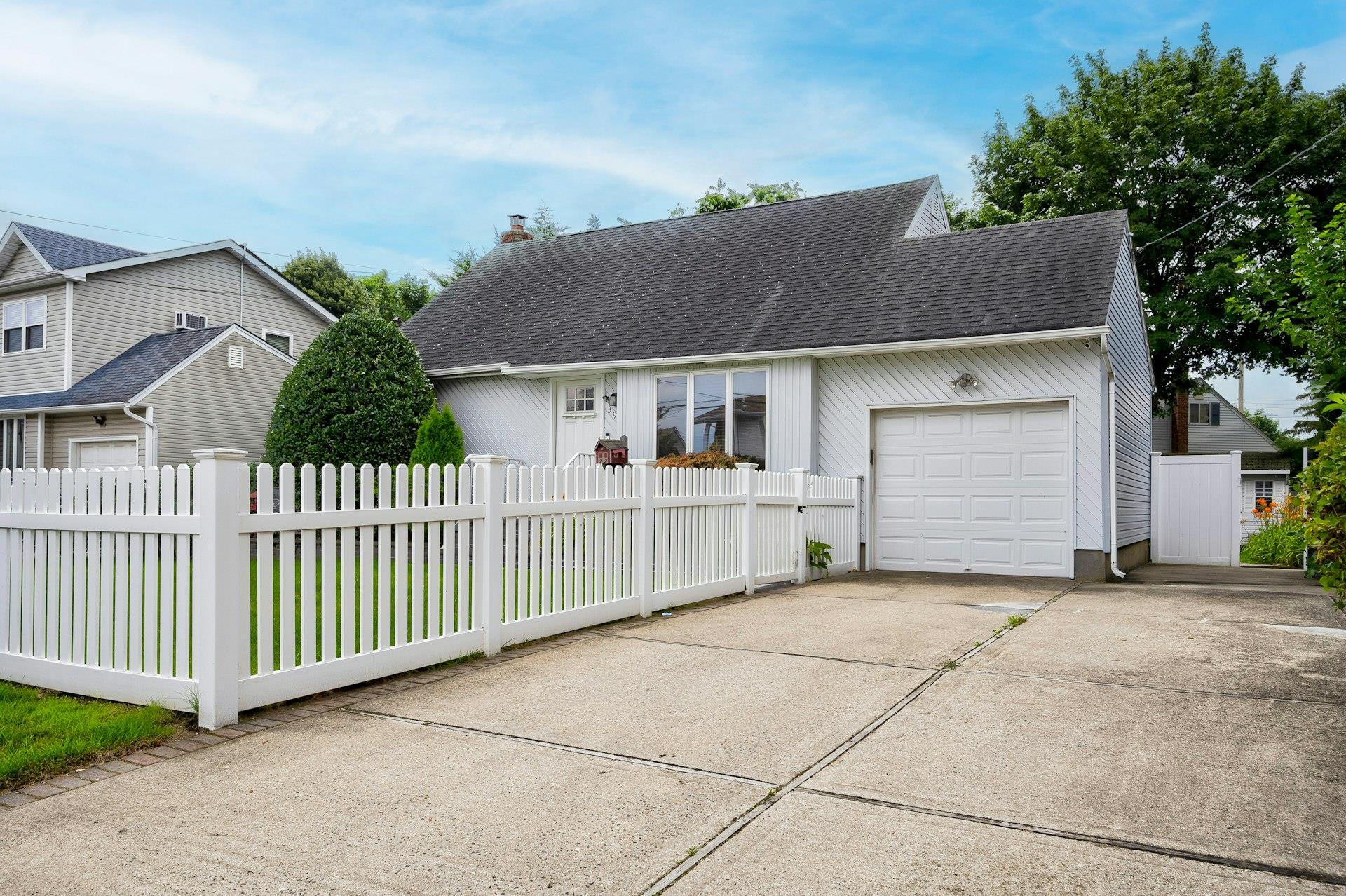 #4 photo, 391 31st Street, サフォーク郡 Lindenhurst , NY 11757