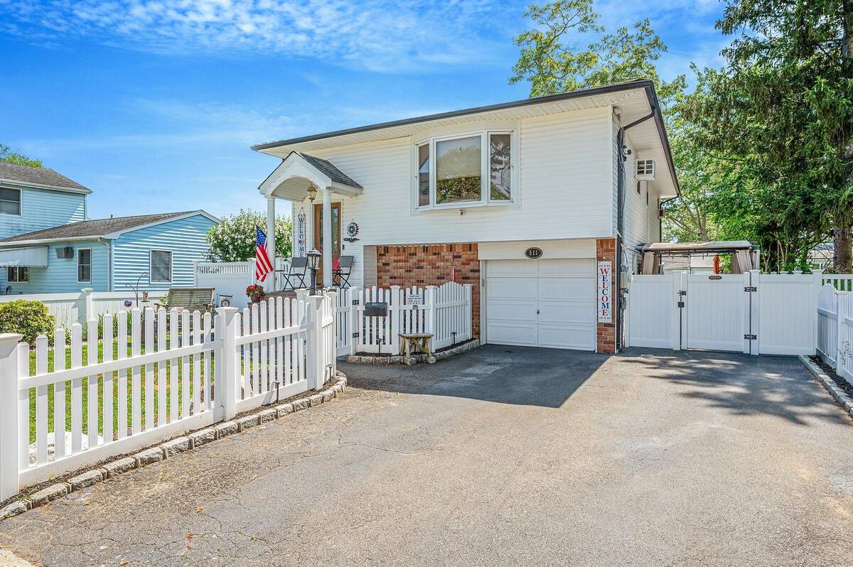 #1 photo, 511 N Delaware Avenue, 東長島 Lindenhurst , NY 11757