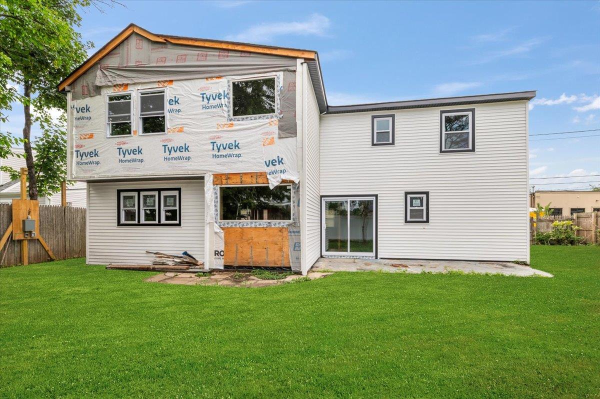 #3 photo, 130 E Carmans Road, サフォーク郡 Farmingdale , NY 11735