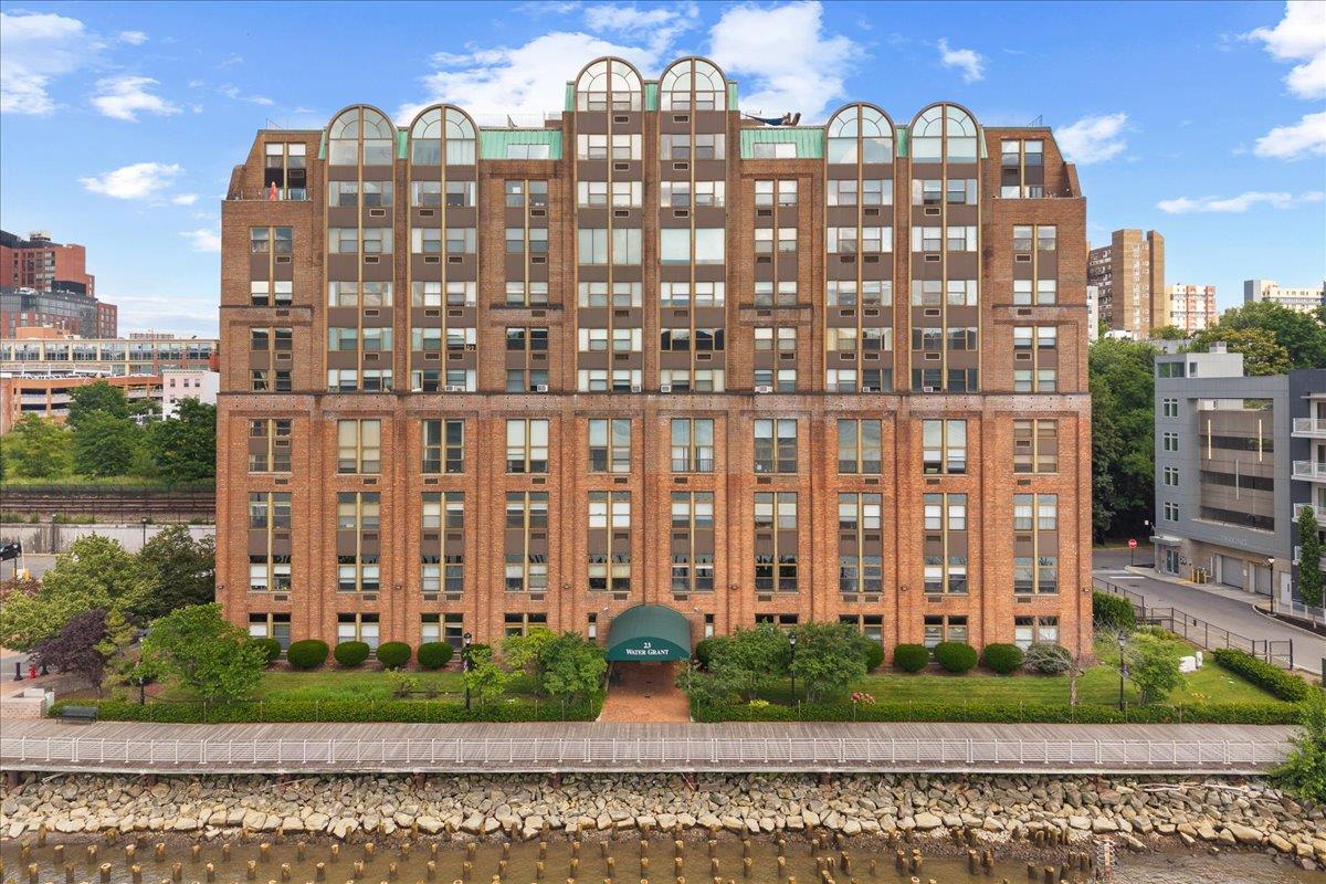 #16 photo, 23 Water Grant St, Yonkers , NY 10701