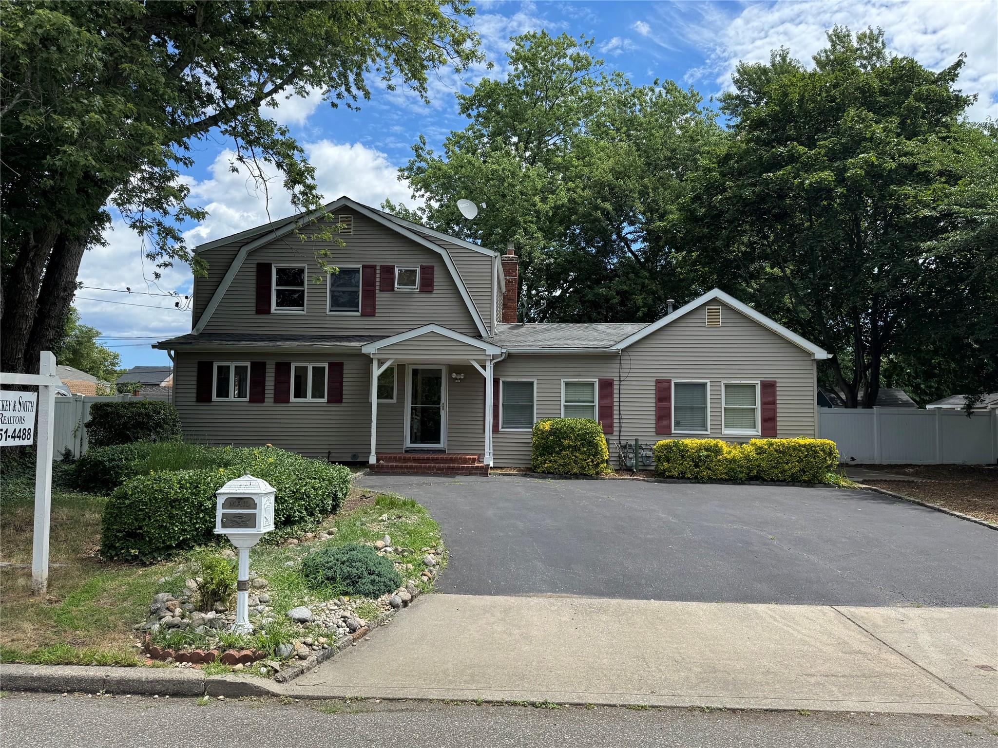 #1 photo, 31 Cayuga Avenue, 東長島 South Setauket , NY 11720