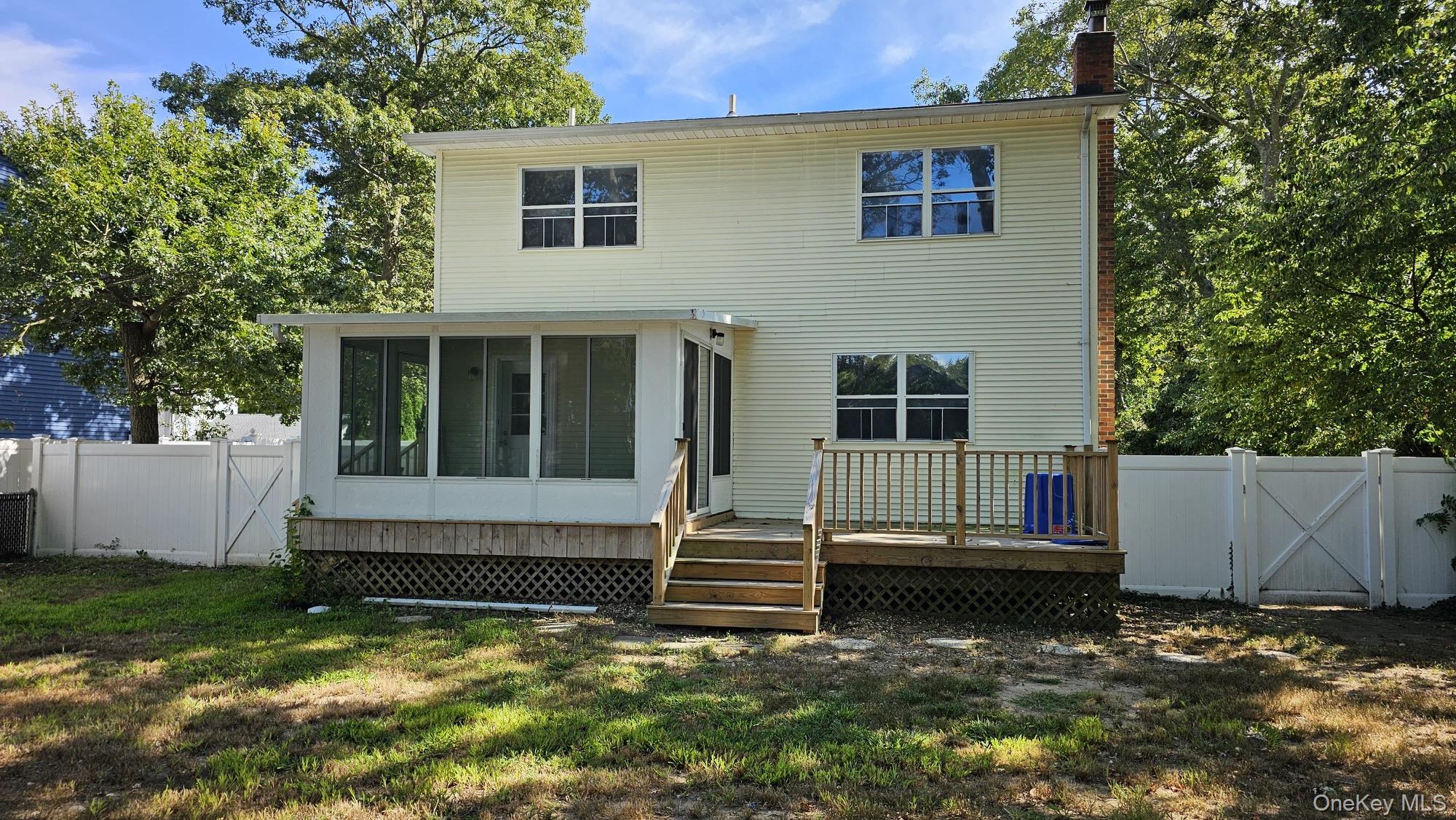 #3 photo, 81 Parkwood Drive, サフォーク郡 Mastic Beach , NY 11951