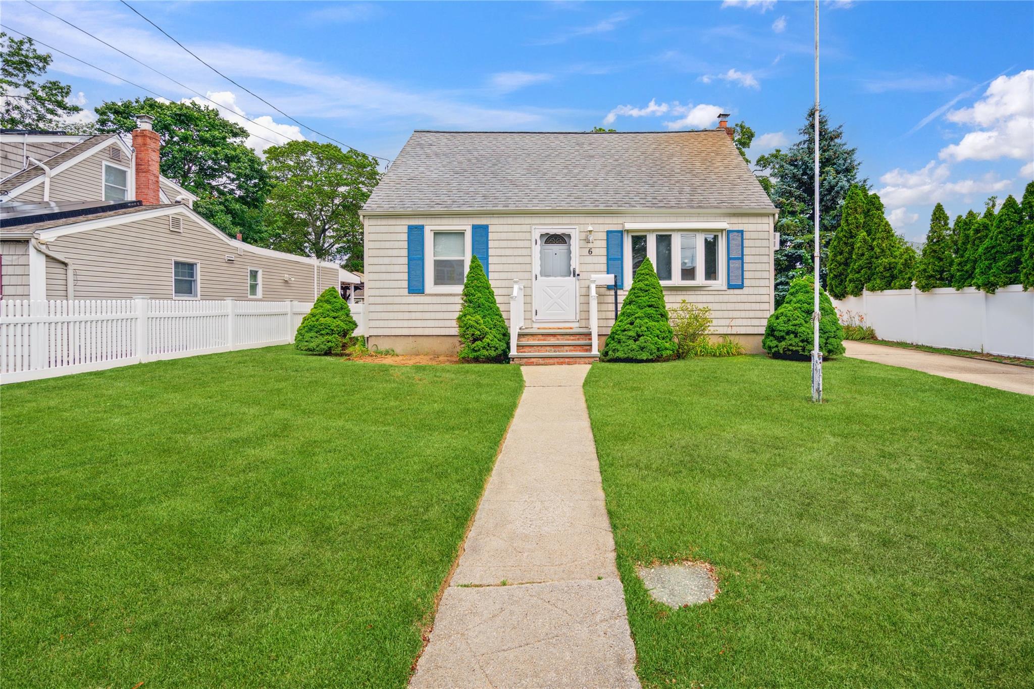 #1 photo, 6 Vermont Street, Lindenhurst , NY 11757