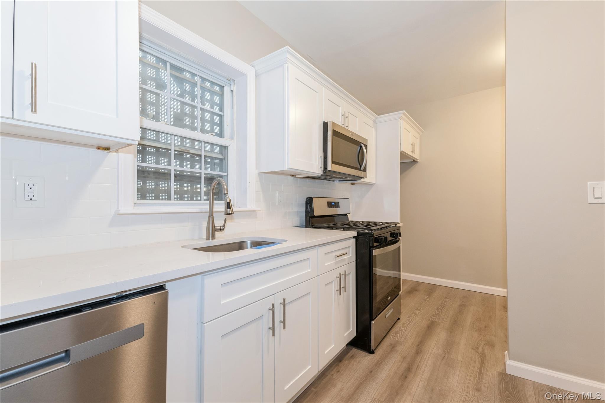 #5 photo, 194-56 Murdock Avenue, クイーンズ区 Saint Albans , NY 11412