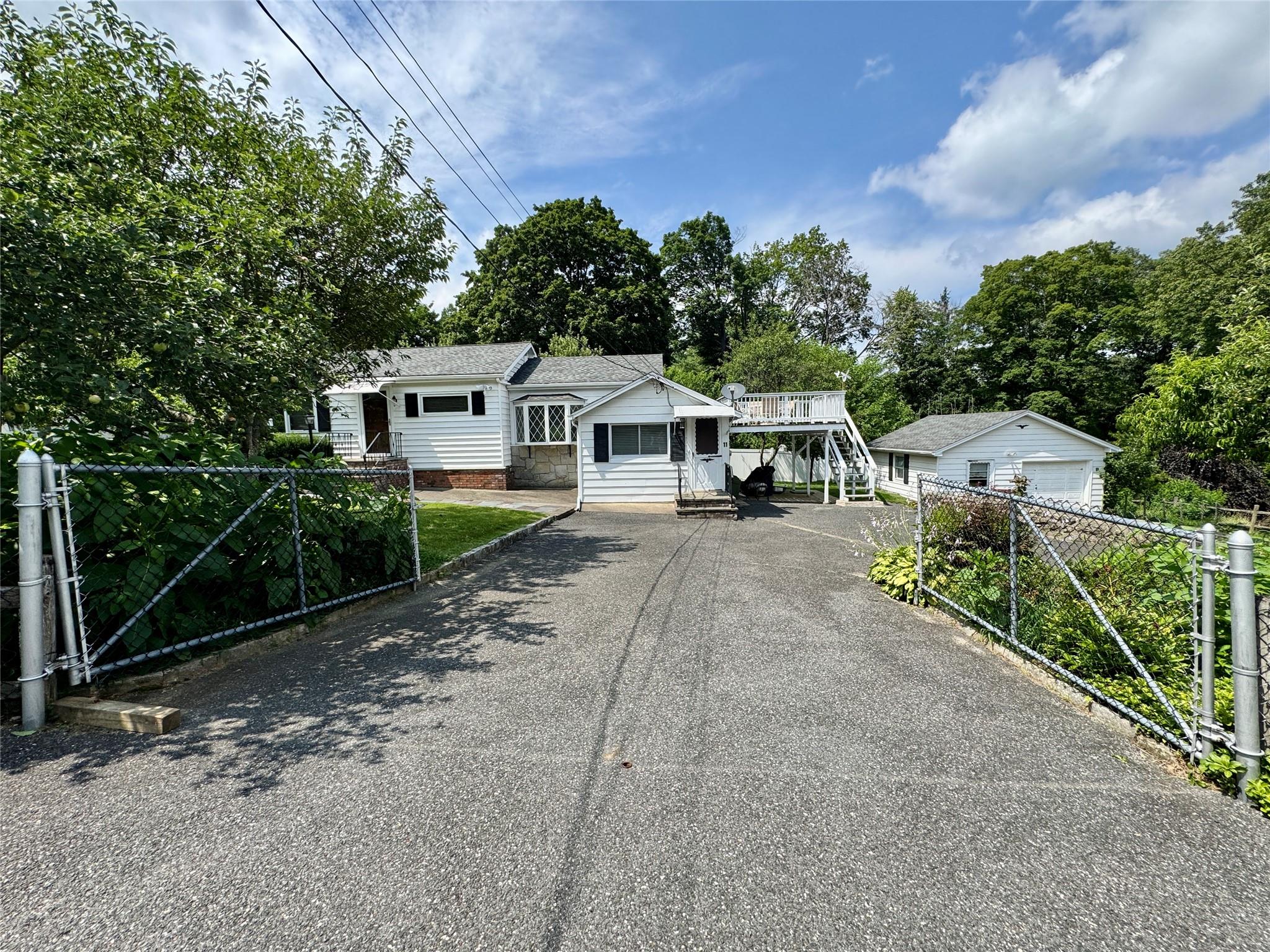 #1 photo, 11 Knollcrest Drive, 康乃狄克州 New Fairfield , CT 06812