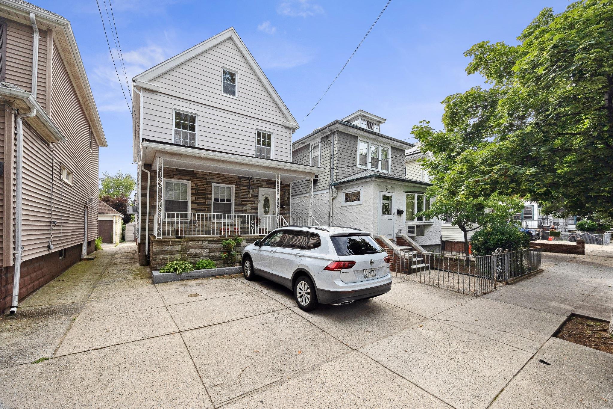 #2 photo, 1639 Hone Avenue, Bronx , NY 10461