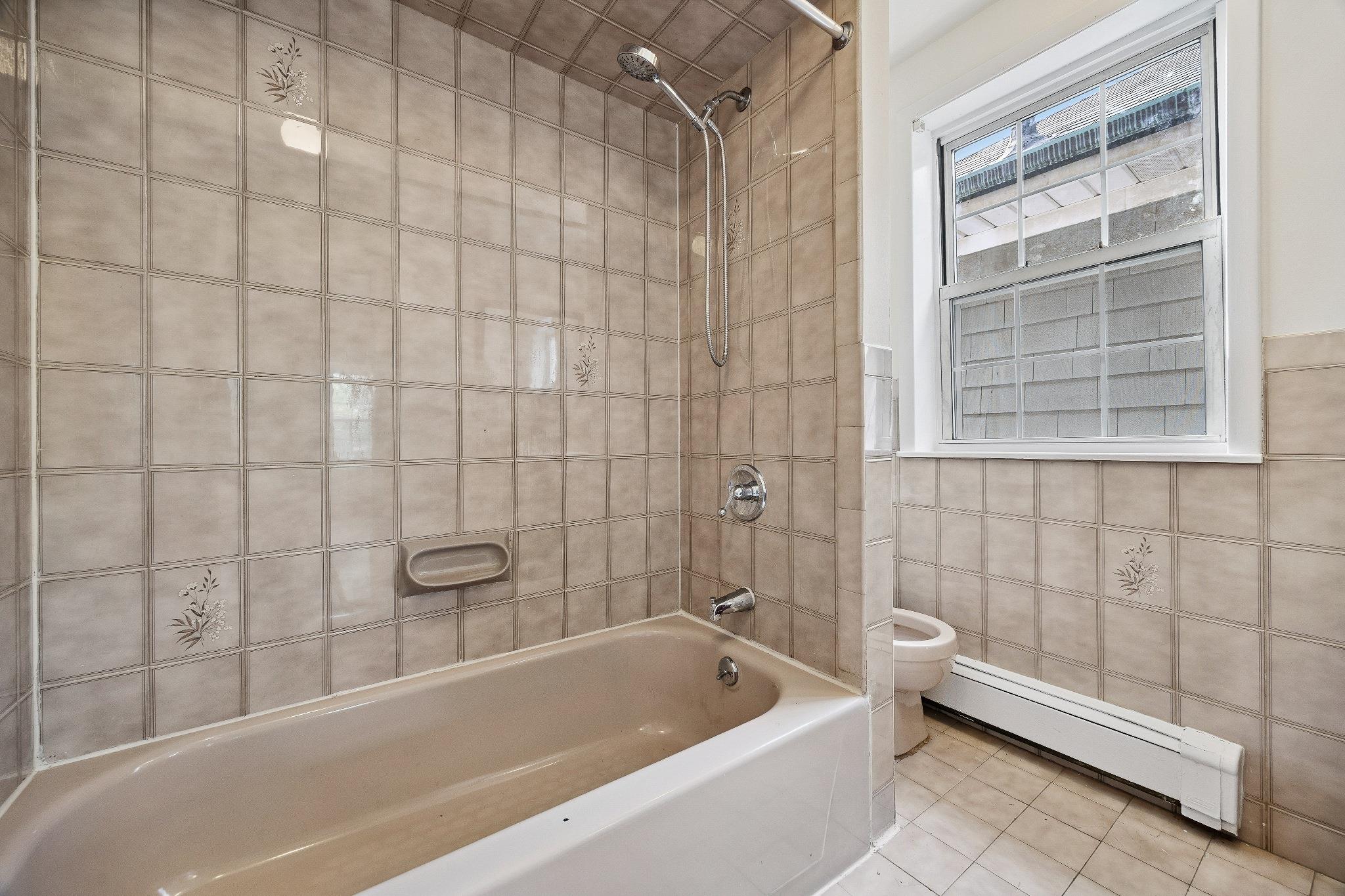 #20 photo, 1639 Hone Avenue, Bronx , NY 10461