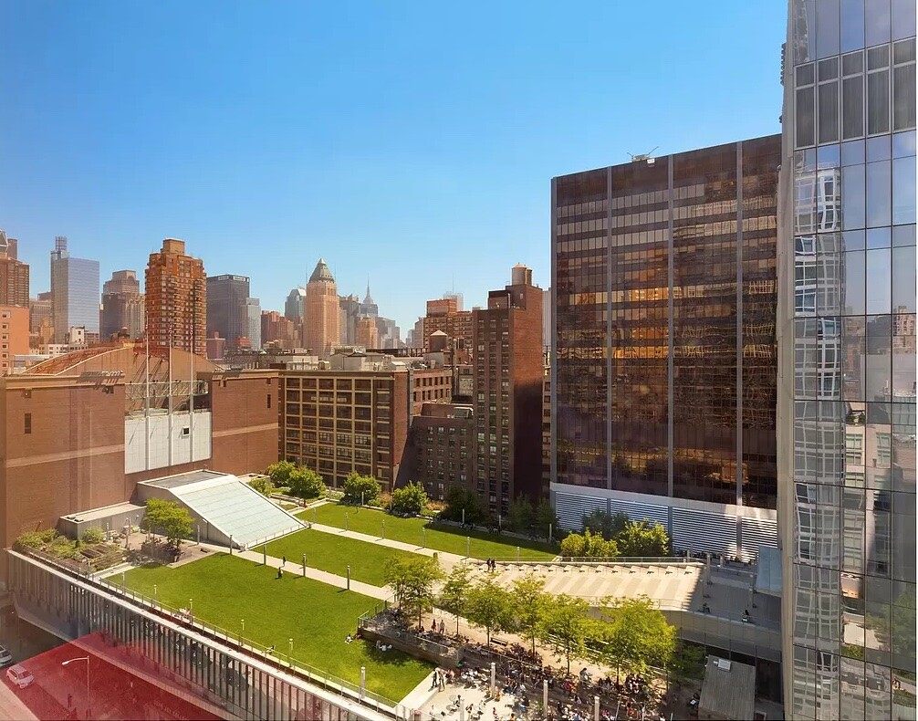 #18 photo, New York City, Lincoln Square , NY 10019