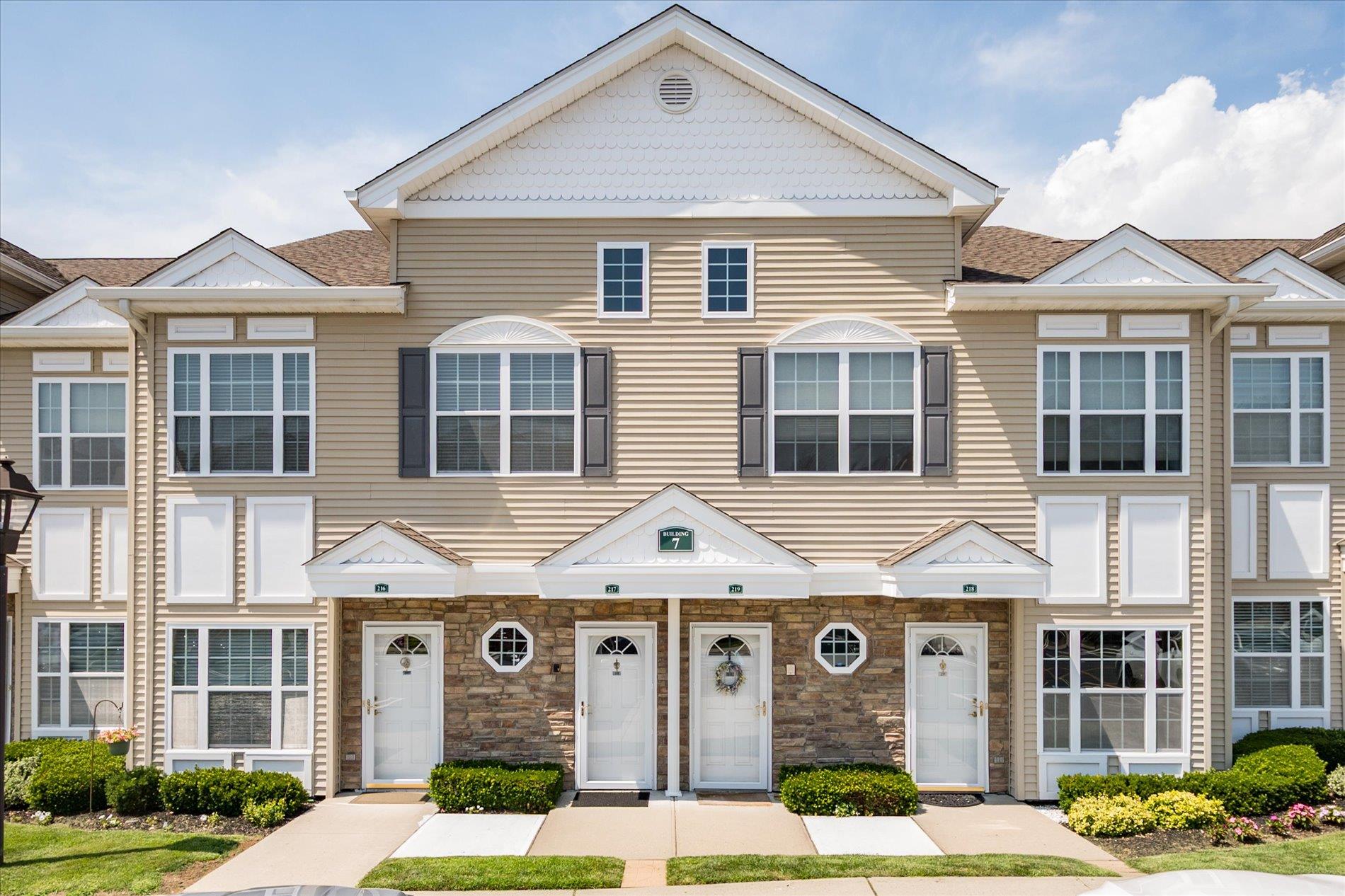 #1 photo, 217 Spring Drive, 長島 East Meadow , NY 11554