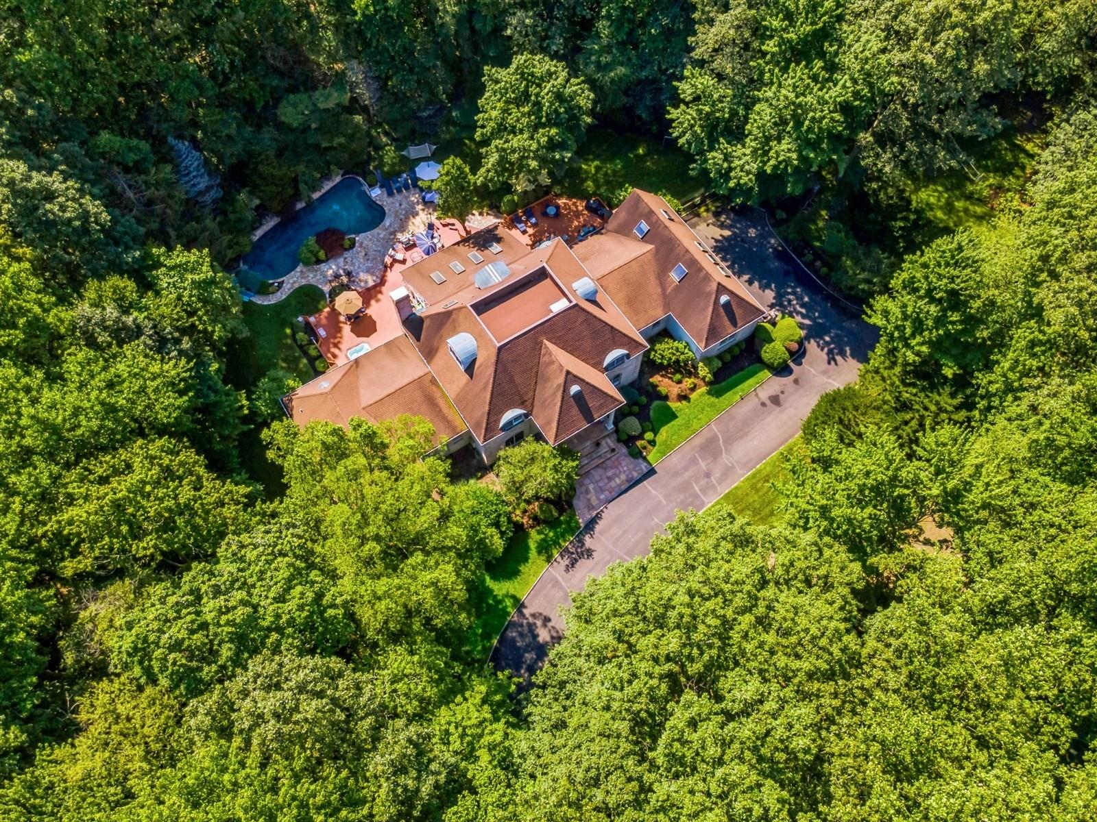 #1 photo, 9 Swan Place, Nissequogue , NY 11780
