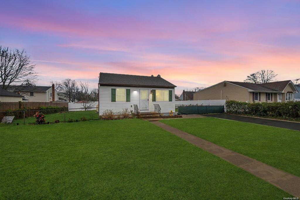 #1 photo, 246 15th Street, 東長島 West Babylon , NY 11704