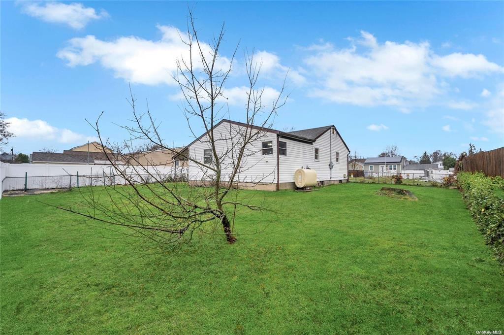 #11 photo, 246 15th Street, سوفولك West Babylon , NY 11704