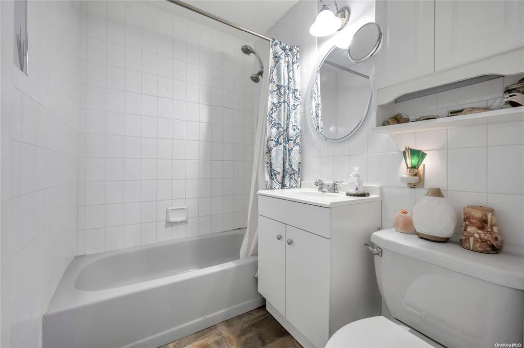 #9 photo, 246 15th Street, سوفولك West Babylon , NY 11704