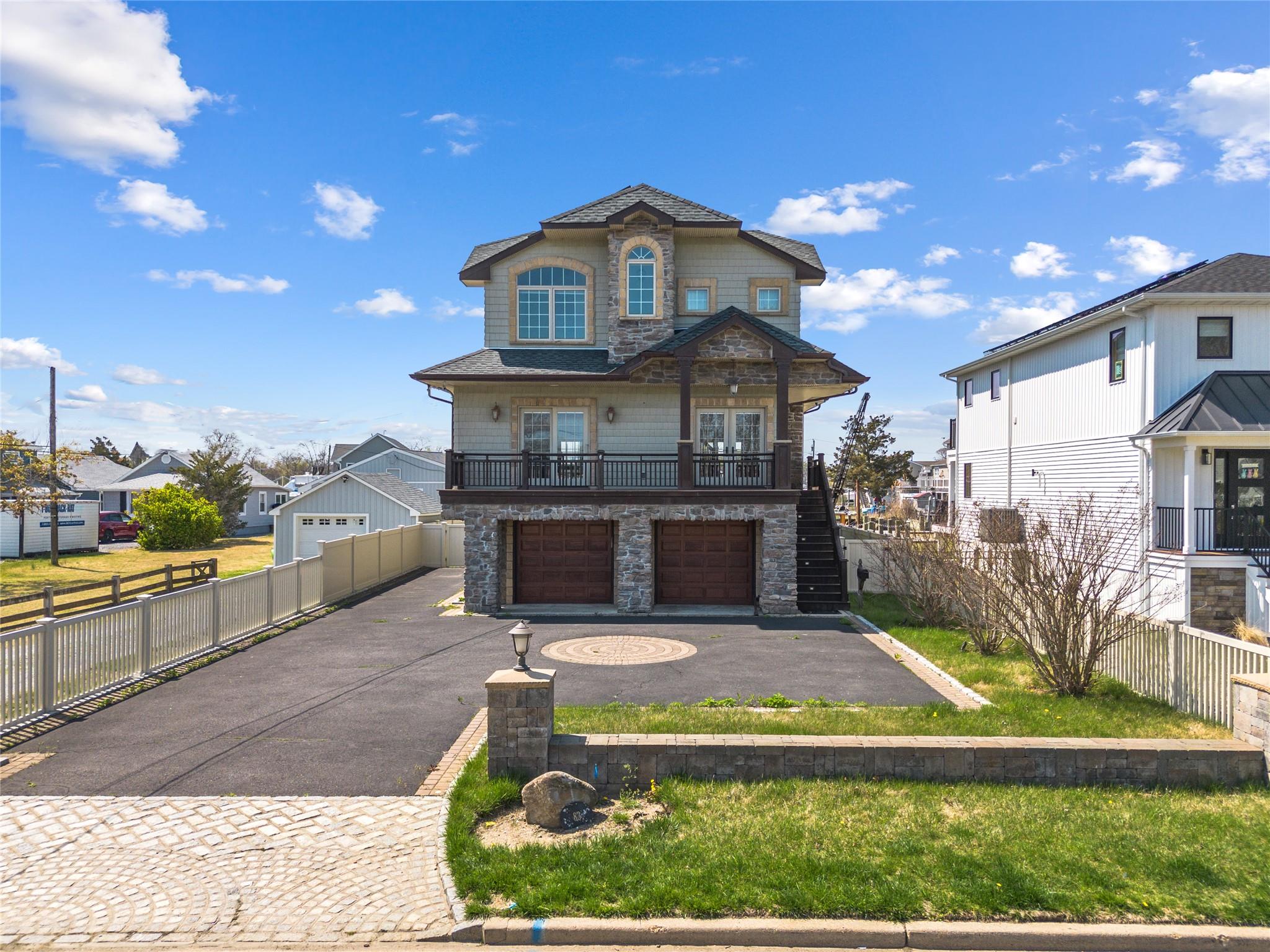 #1 photo, 83 Central Avenue, 東長島 Amityville , NY 11701