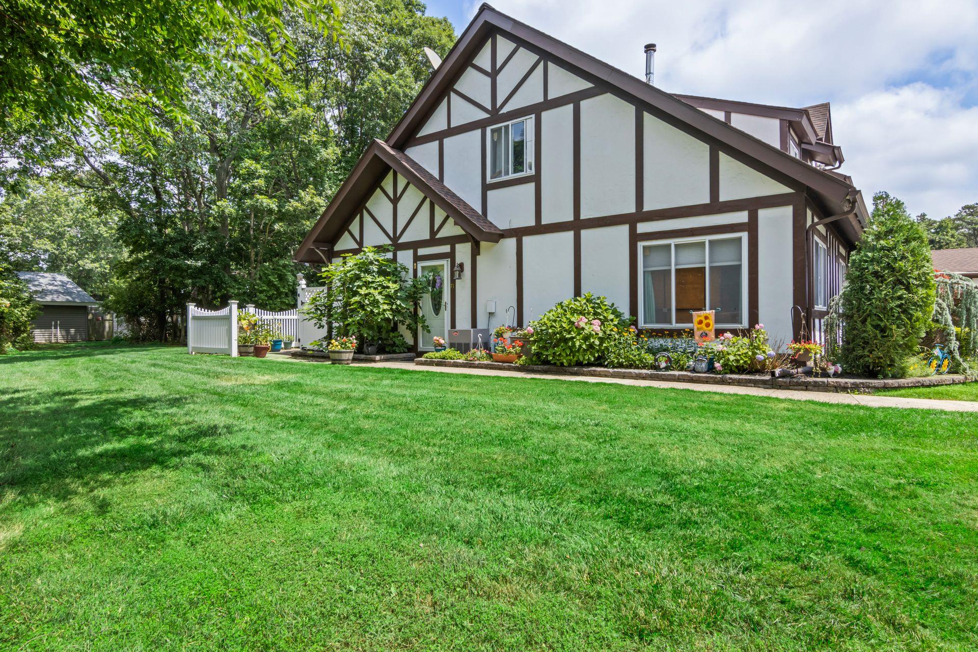 #1 photo, 71 Crystal Rock Court, Middle Island , NY 11953