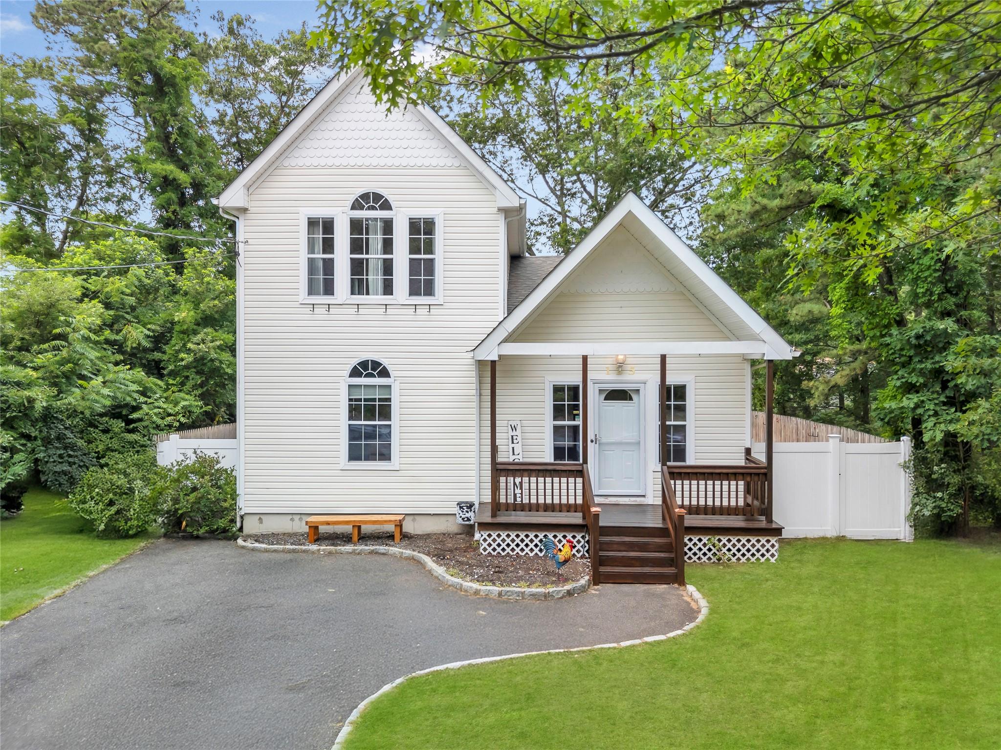 #1 photo, 125 Middle Country Road, 東長島 Ridge , NY 11961