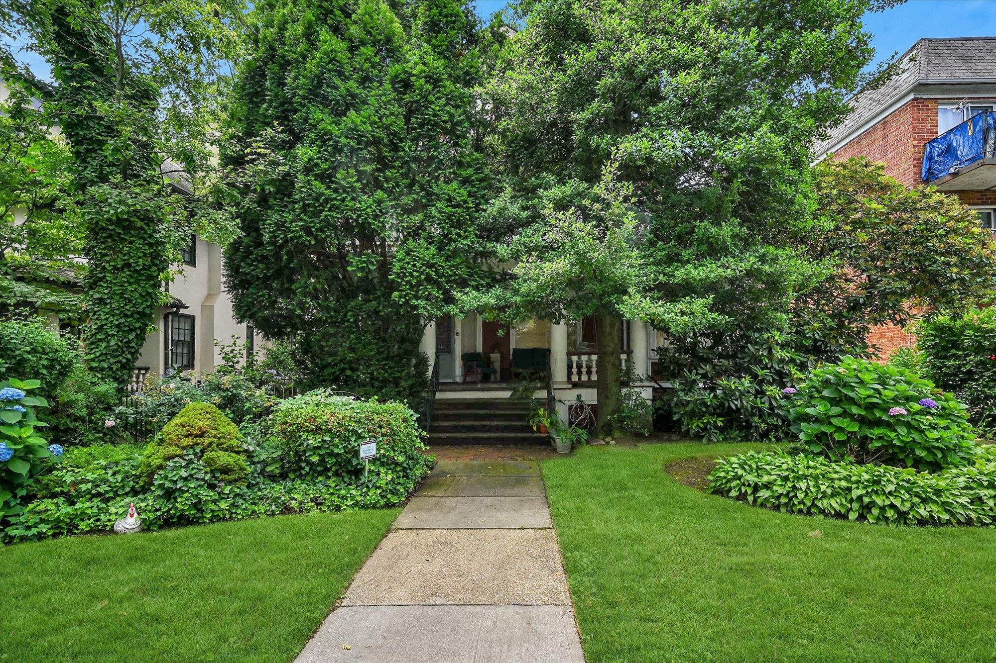 #1 photo, 8436 Abingdon Road, 皇后區 秋園 Kew Gardens , NY 11415