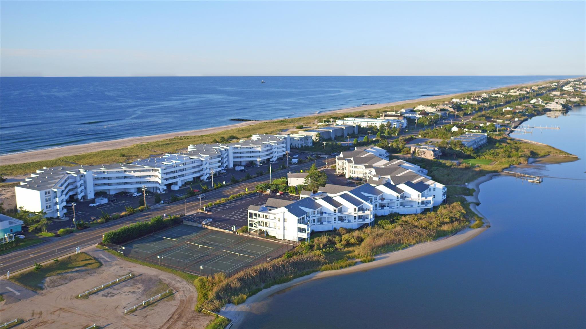 #1 photo, 261 Dune, 東長島 汉普顿 Westhampton Beach , NY 11978