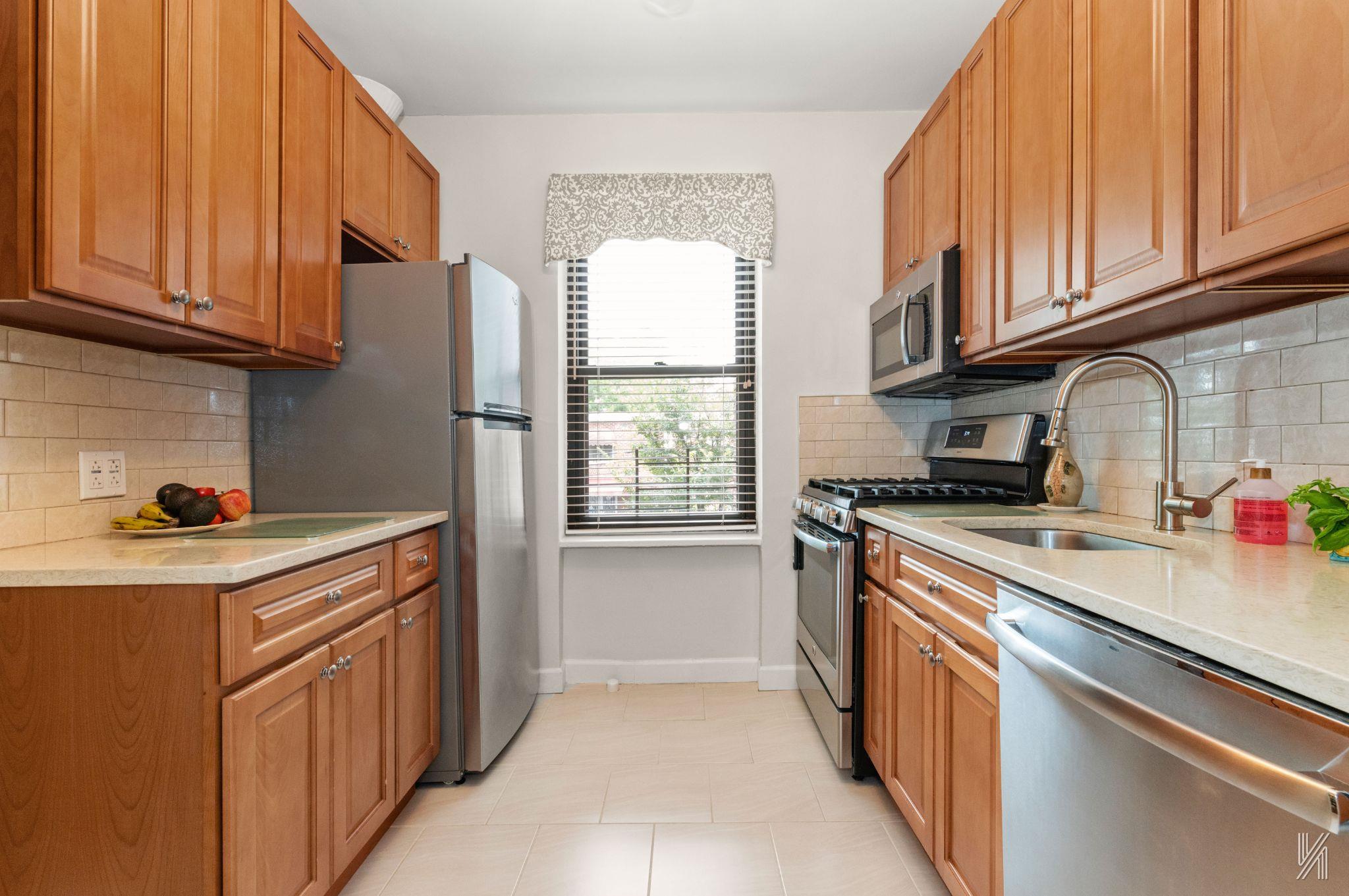 #1 photo, 22-08 76th Street, 皇后區 艾姆赫斯特 East Elmhurst , NY 11370