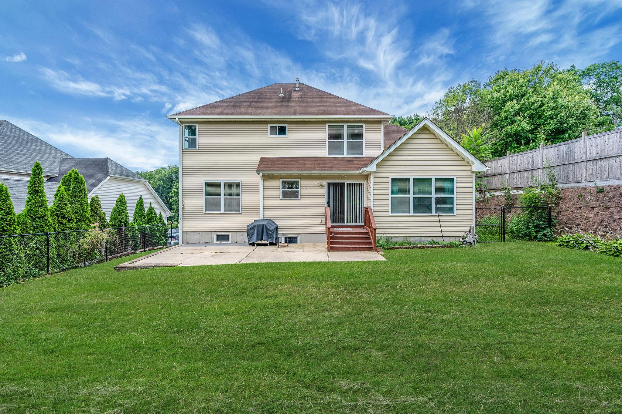 #5 photo, 11 Gladysz Way, Port Jefferson , NY 11777
