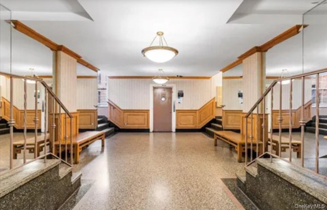 #2 photo, 14018 Burden Crescent, קווינס Briarwood , NY 11435