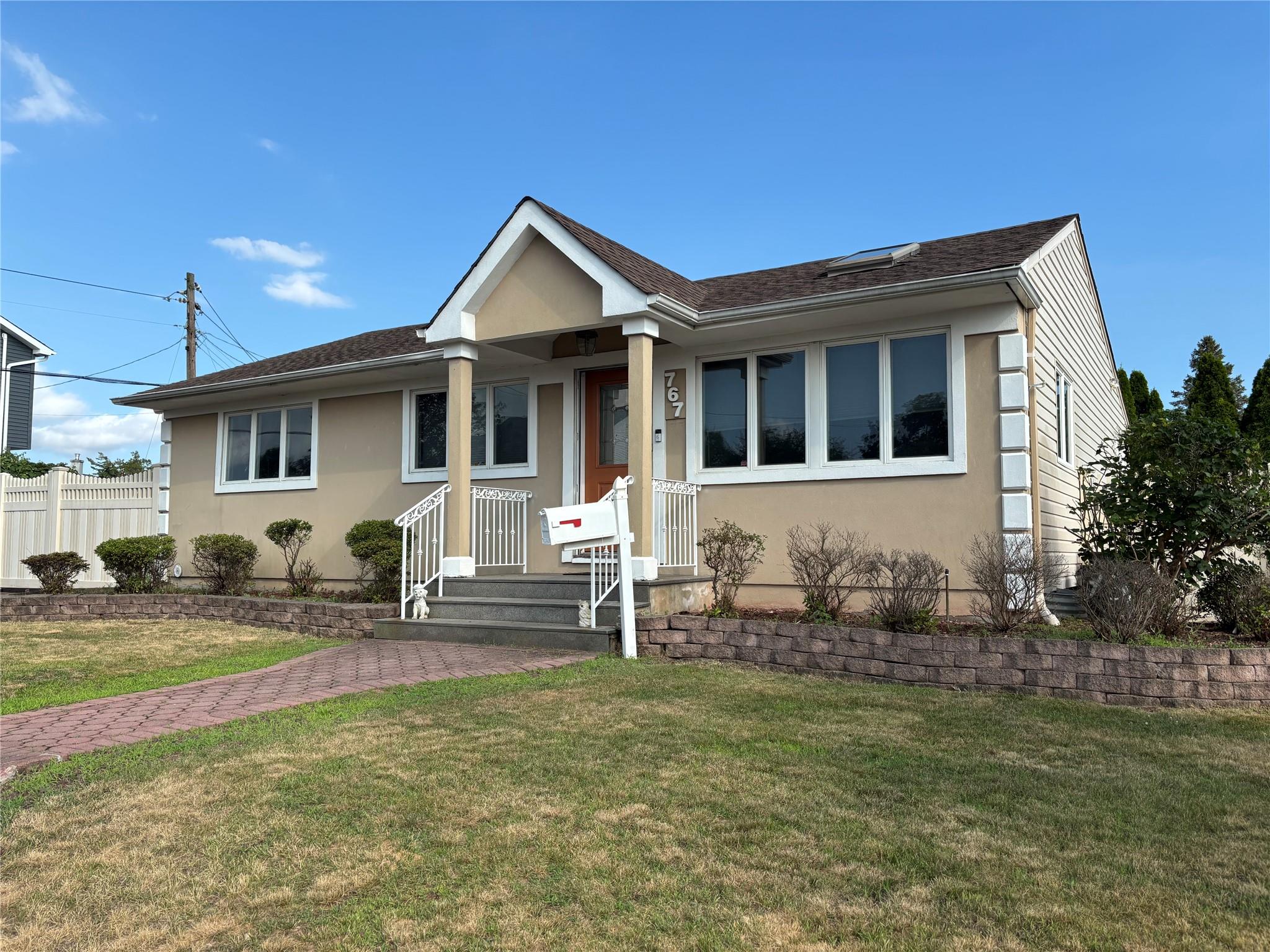 #1 photo, 767 Doughty Avenue, 長島 Franklin Square , NY 11010