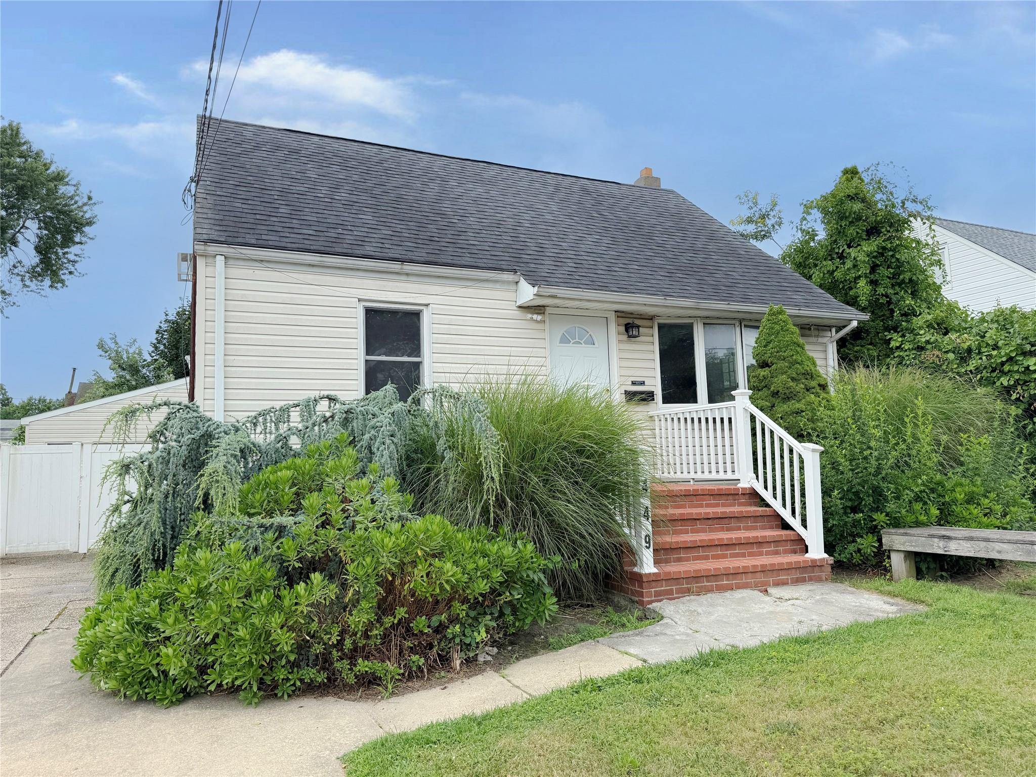 #1 photo, 449 N Indiana Avenue, 東長島 Lindenhurst , NY 11757