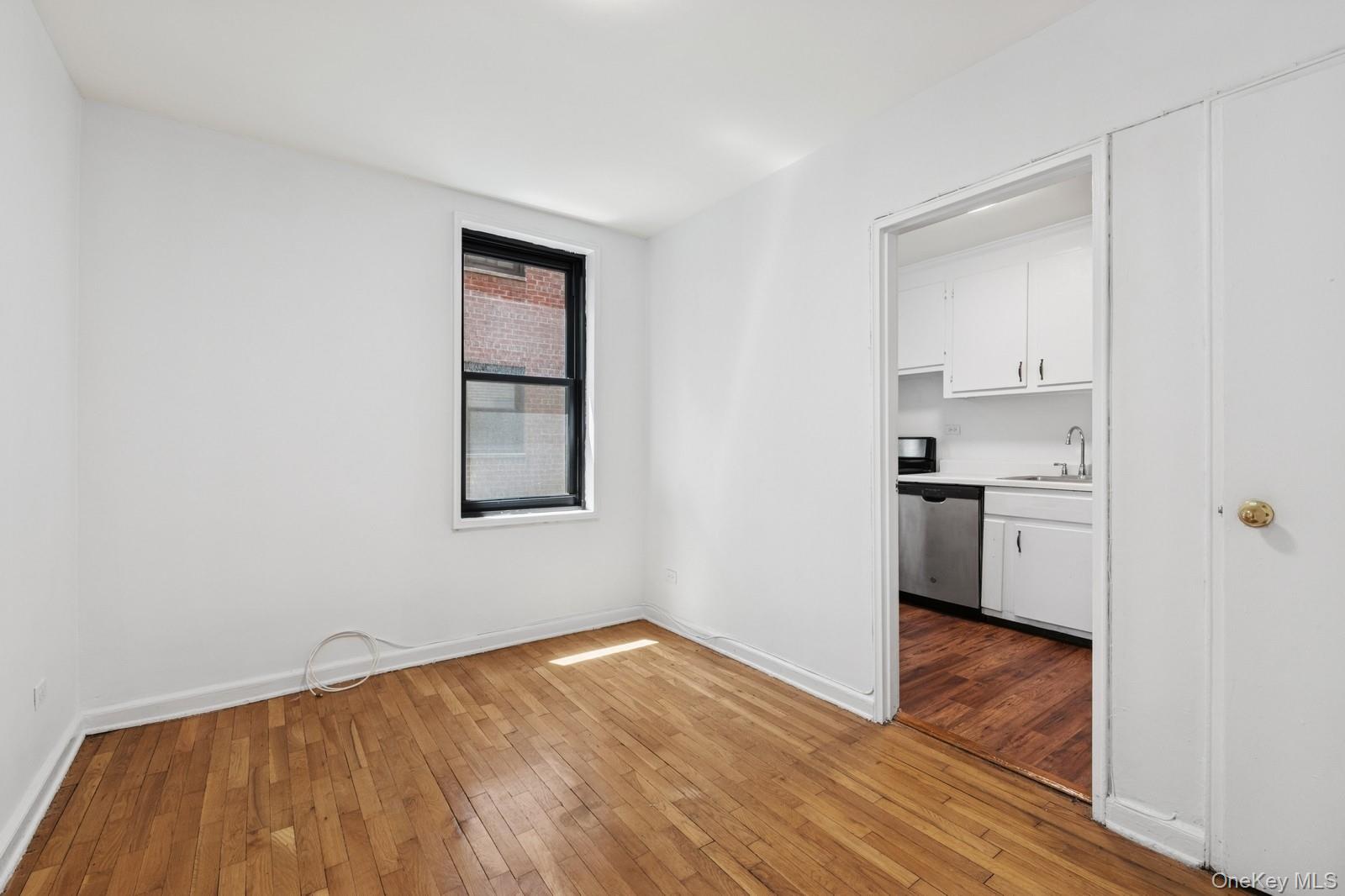 #11 photo, 139-15 83 Ave, クイーンズ区 Briarwood , NY 11435