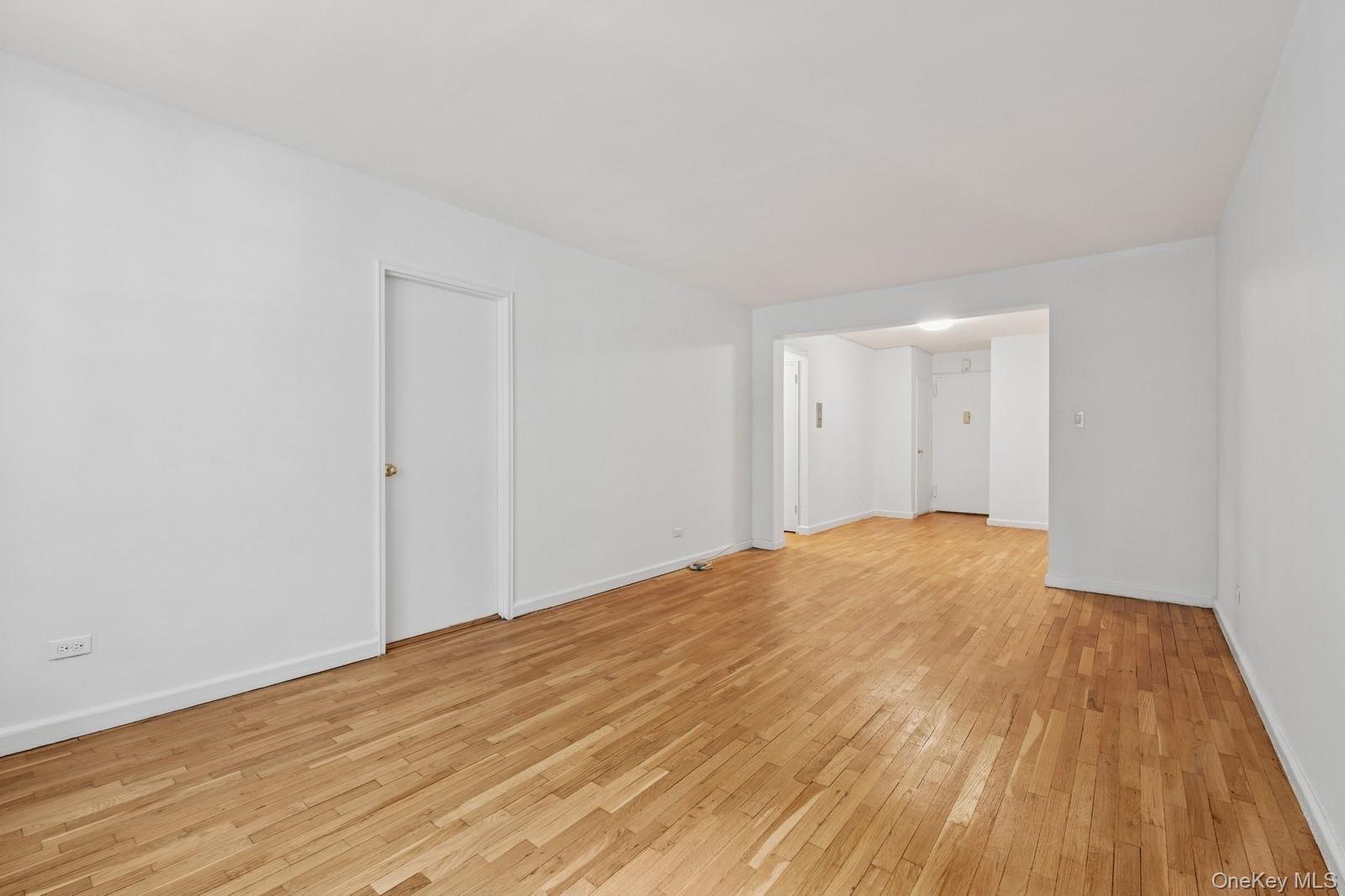 #7 photo, 139-15 83 Ave, クイーンズ区 Briarwood , NY 11435