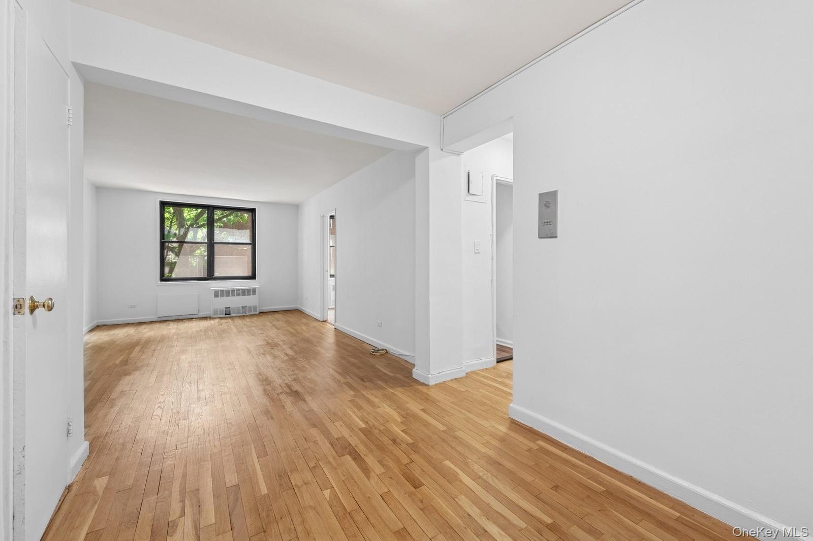 #8 photo, 139-15 83 Ave, クイーンズ区 Briarwood , NY 11435