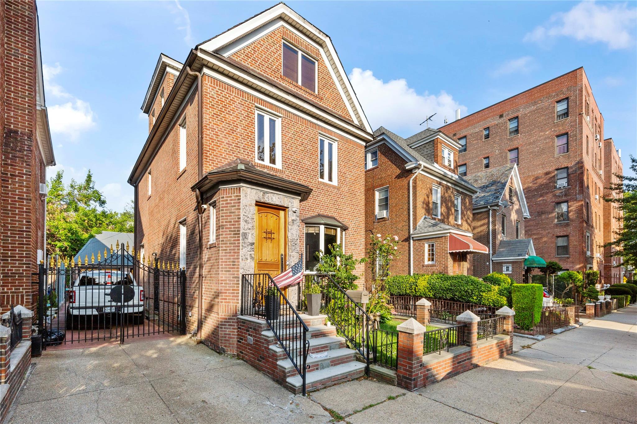 #1 photo, 33-39 84th Street, 皇后區 傑克遜高地 Jackson Heights , NY 11372